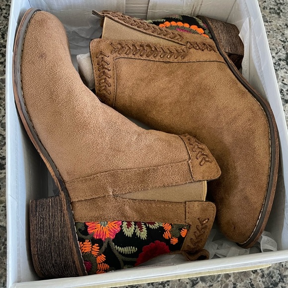 Suede Embroidered Booties - Picture 3 of 3